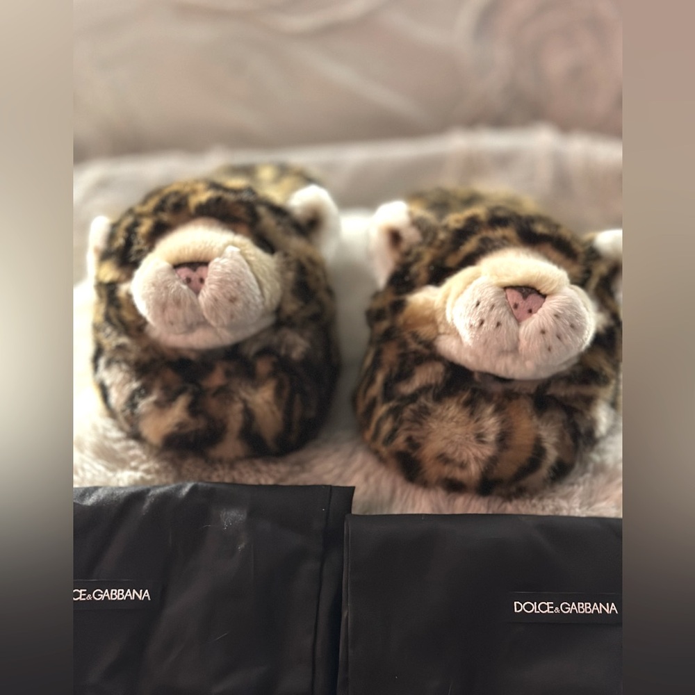 ❤️‍🔥DOLCE & GABBANA FUR SLIDES🌟LEOPARD🐆🔥CAN FIT SZ 8, 8.5 & POSSIBLY 9‼️NO BOX‼️